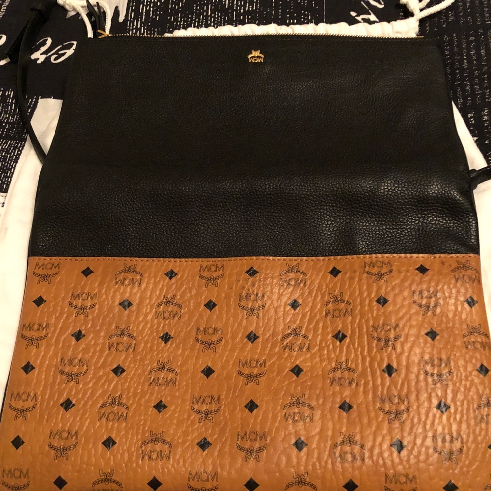 Corina Crossbody Clutch